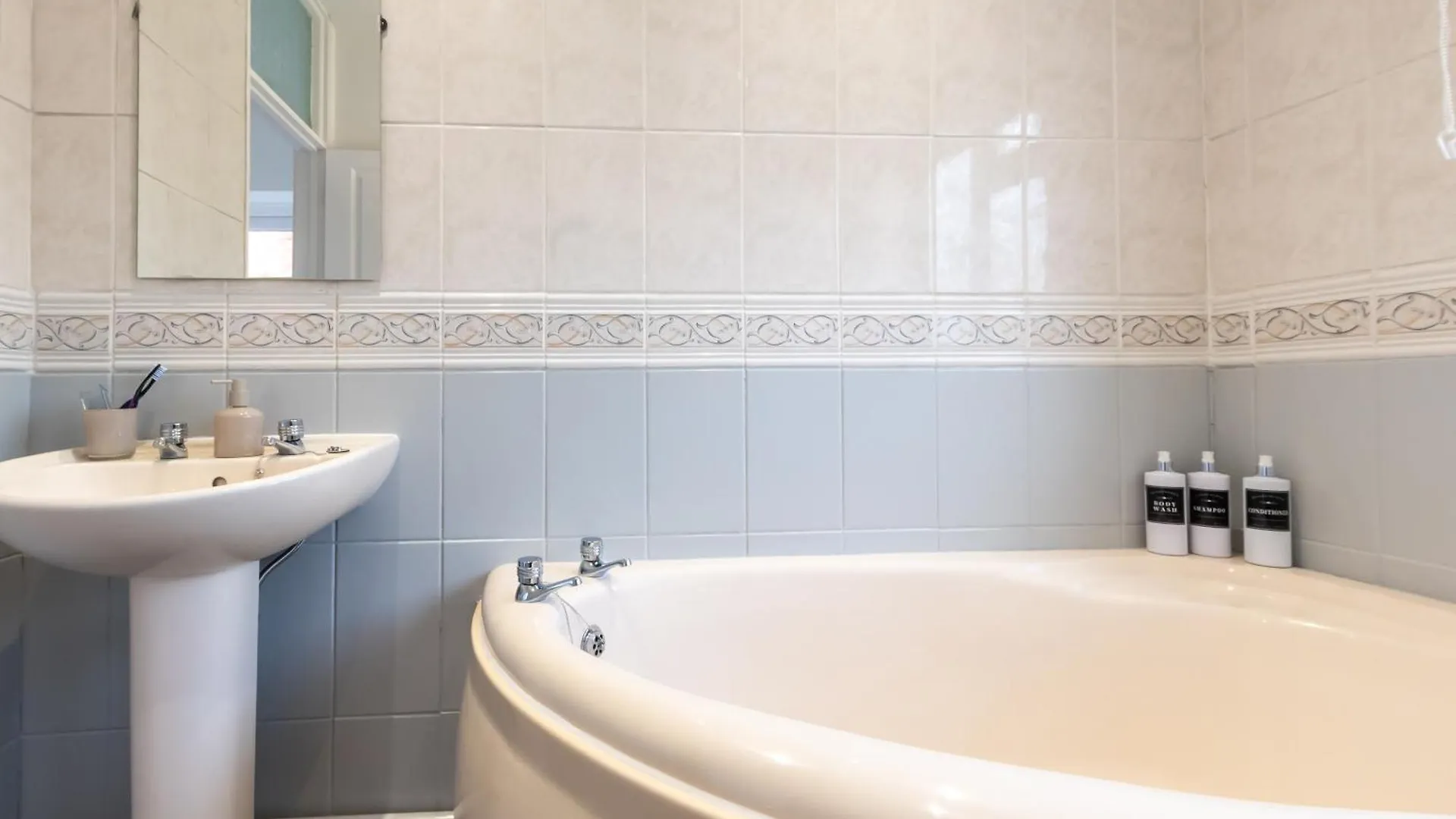 Holiday home Southampton Contractor Free Parking Town Centre Wifi 5 Bedrooms Sleeps 11 United Kingdom