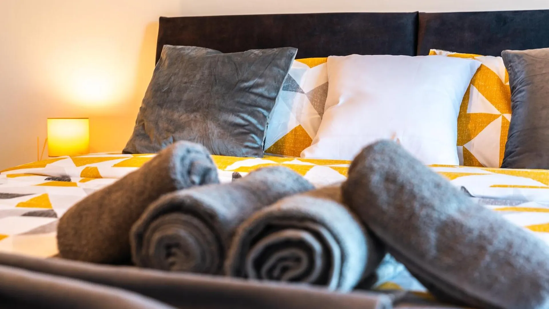 Southampton Contractor Free Parking Town Centre Wifi 5 Bedrooms Sleeps 11 0*,  United Kingdom